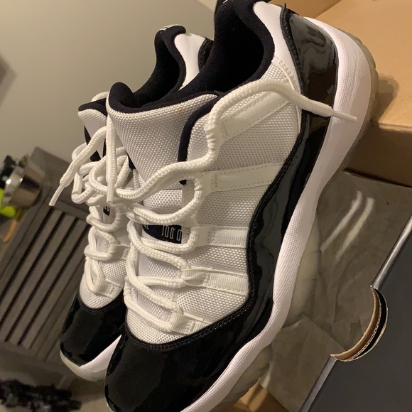 Jordan 11 Low - Picture 8 of 12
